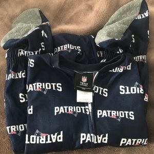 Genuine Patriots NFL apparel kids footie pajamas